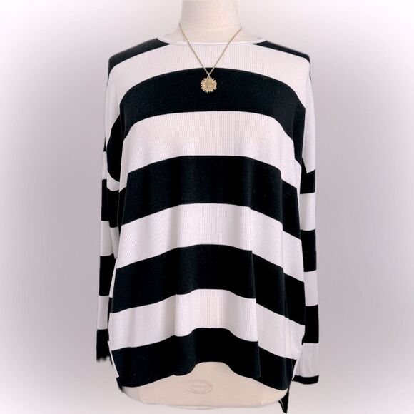 Timeless! Cherish black & white soft & flowy top! - Picture 1 of 13